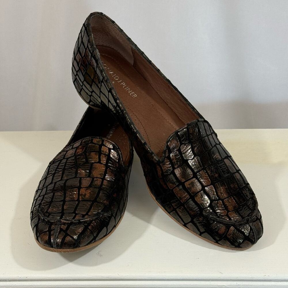 EUC: Donald J. Pliner Bronze Crocco Patent loafer